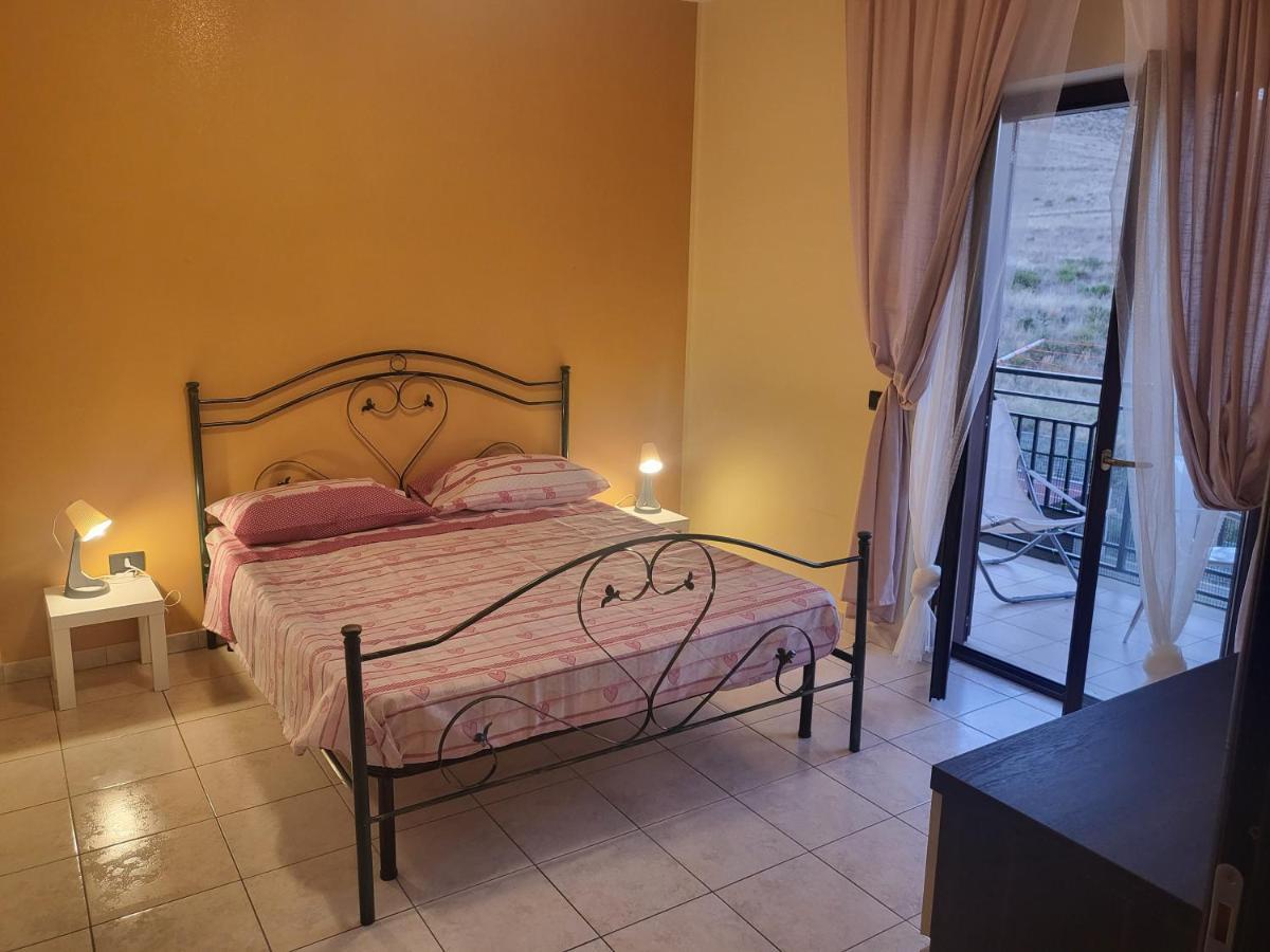 Casa Di Ninni คอริเลียโน กาลาโบร ภายนอก รูปภาพ